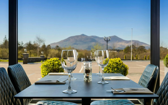 Killarney Oaks Hotel