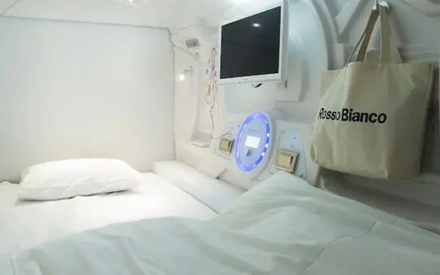 Yadoya capsule hotel