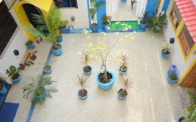 HosteLaVie Varanasi