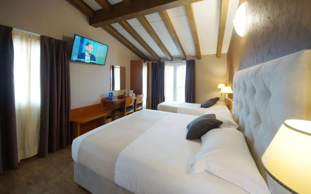 Hotel Clarin 14 by Dori