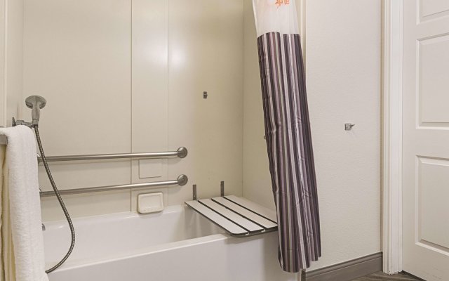 La Quinta Inn & Suites by Wyndham Ontario Airport