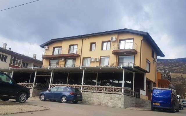 Apartment With one Bedroom in Karlovo, With Wonderful City View, Terrace and Wifi