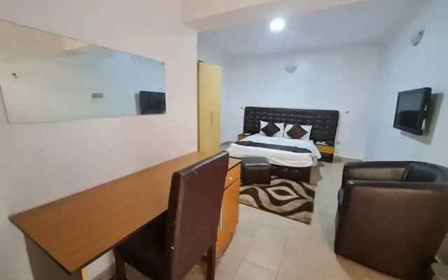 Rolak Hotel and Suites