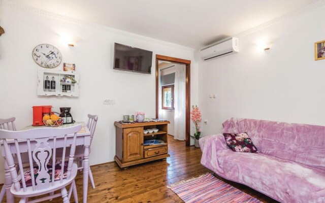Beautiful Apartment in Lovran With Wifi and 1 Bedrooms
