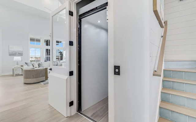 Lakeside Luxury 230 LAK