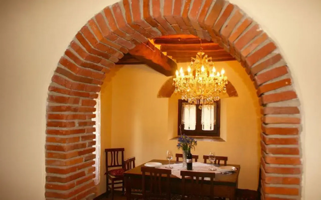 Stunning private villa for 6 guests with private pool, TV, pets allowed and parking