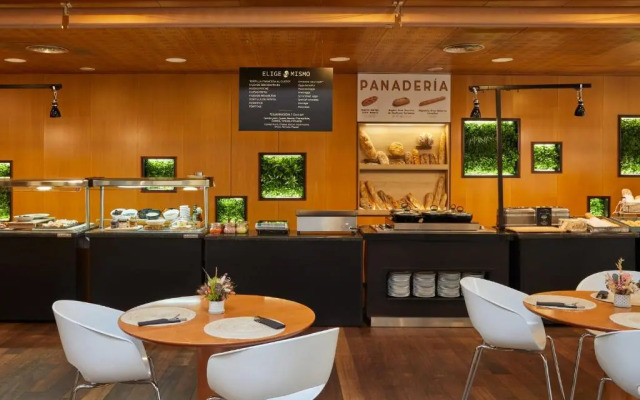 Crowne Plaza Madrid - Centre Retiro by IHG