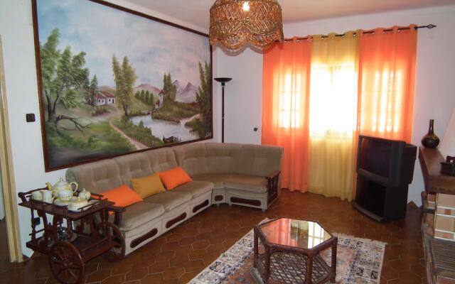 80s RetroStyle Villa