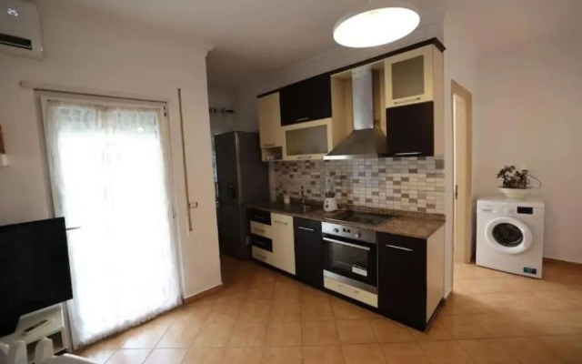 Tirent Apartment -Cozy 1-Bedroom Stay at Shkëmbi i Kavajës 2