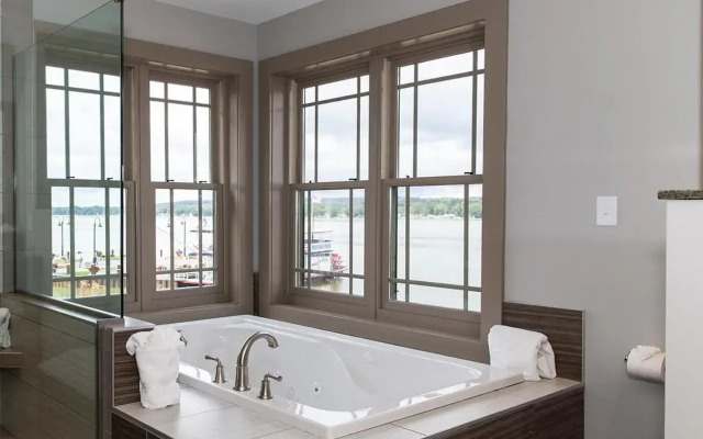 Chautauqua Harbor Hotel - Jamestown