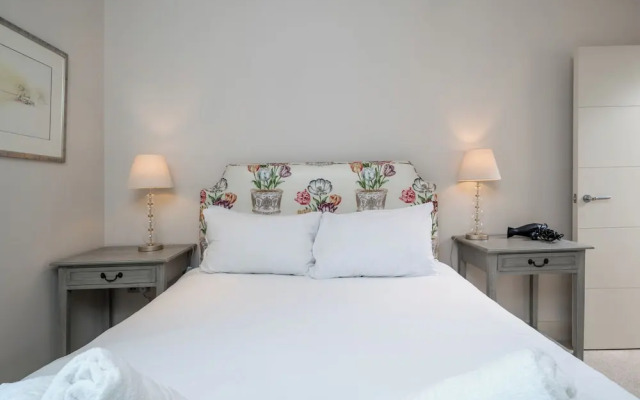 Superb Artists Flat w Free Parking