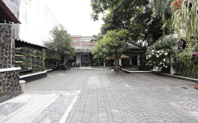 Reddoorz near Lempuyangan Station 2