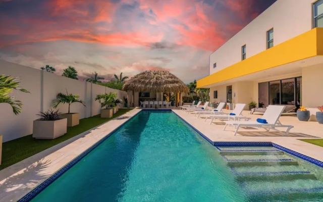 NEW Premium 4BR Large Pool Outdoor Kitchen