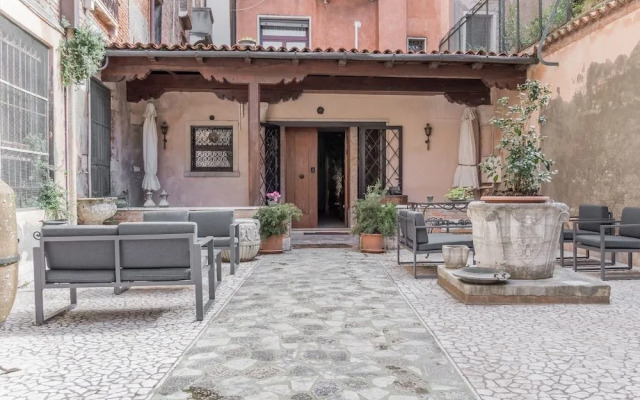 Luxury Apartment On Grand Canal