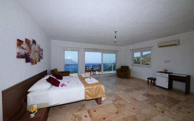 Villa Alfa by Akdenizvillam