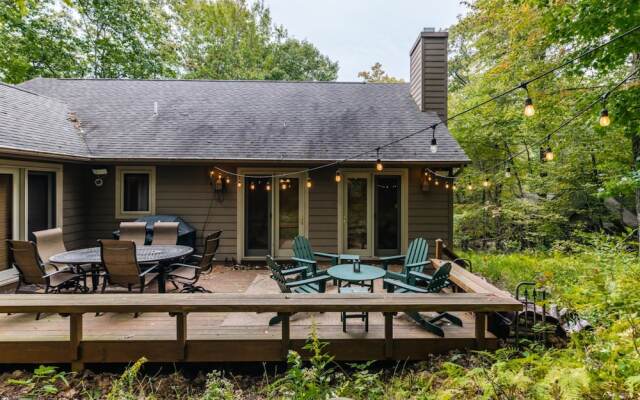 Retreat at Wintergreen Pool Access Grill