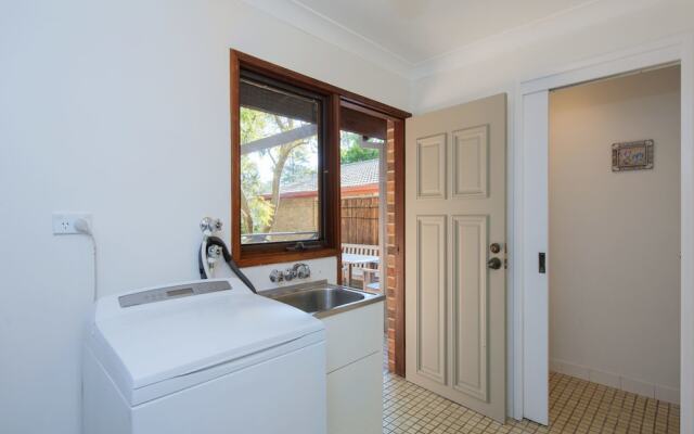 Barefoot Beach House Shoal Bay