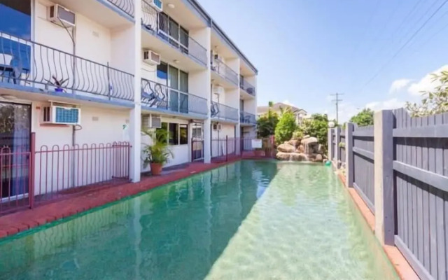 Cairns Holiday Lodge