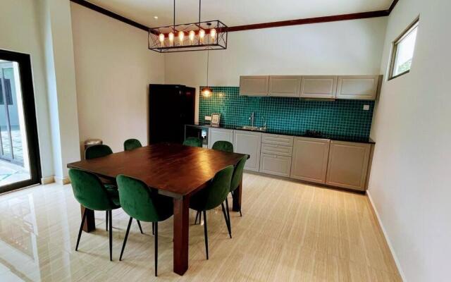 Villa Emerald: 3 Bedroom Pool Villa Near River