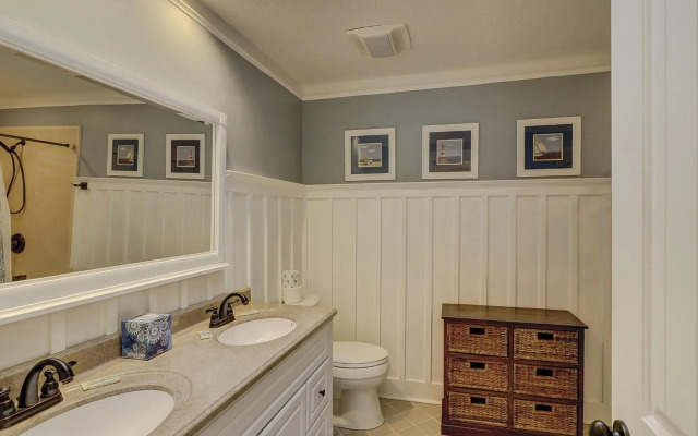 Lighthouse Tennis 2407