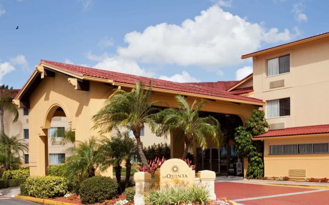 La Quinta Inn & Suites by Wyndham St. Pete-Clearwater Airpt