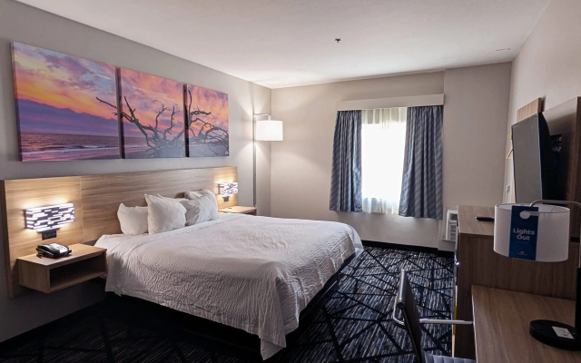 Days Inn & Suites by Wyndham Augusta Near Fort Eisenhower