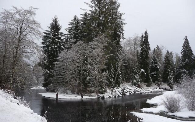 Pioneer Inn by the River