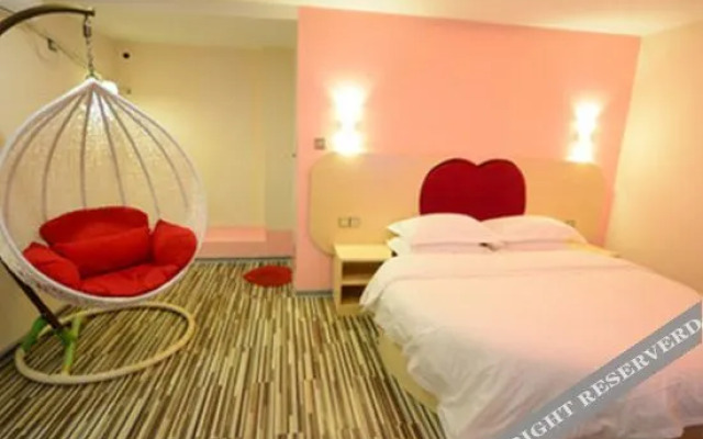 520 Theme Hotel (Xiuling Road, East Gate of Guangxi University)