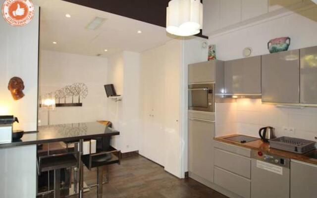 ALC - A521 - 4 min PALAIS AND BEACHES