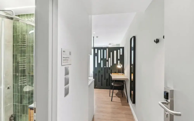 limehome Piraeus Olive
