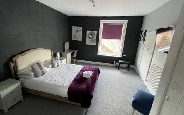 Hare & Barrel Hotel