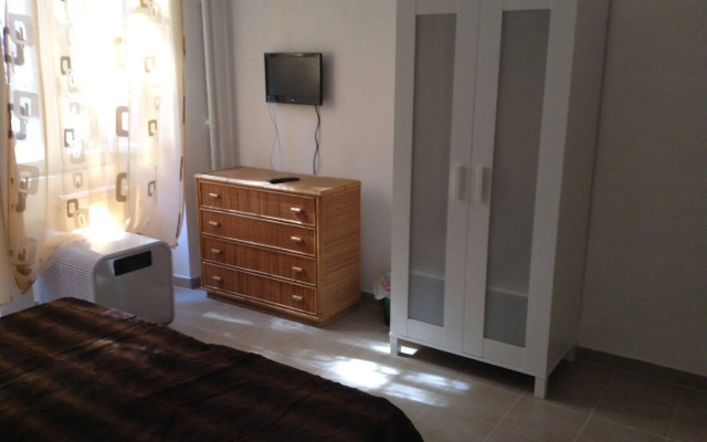T & V House