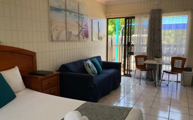 Tropical Palms Resort & 4WD Hire