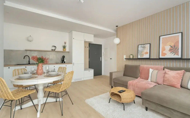 Elegant Apartment in Poznan by Renters
