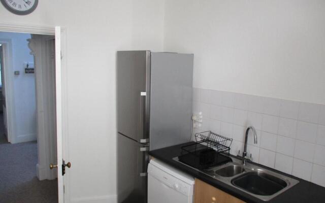 Lovely, Spacious, 3 Bedded, First Floor Apartment