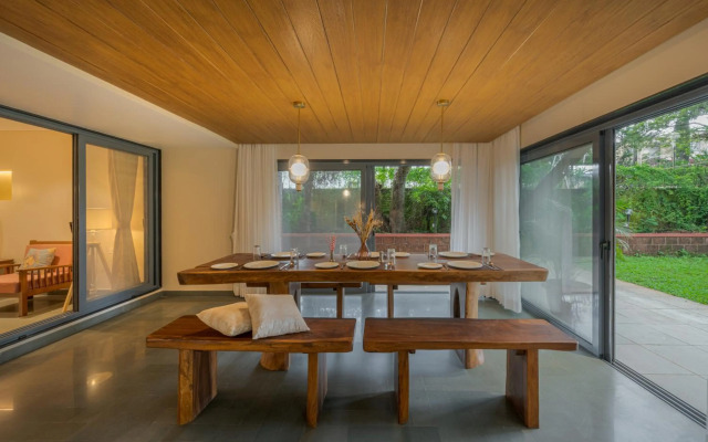 SaffronStays Red Brick House, Panchgani - rustic villa with huge lawn and terrace