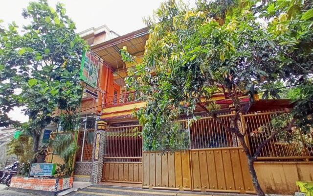 OYO 3727 Homestay Gayatri Sawojajar