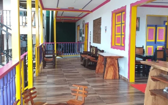 La Tia Emiss