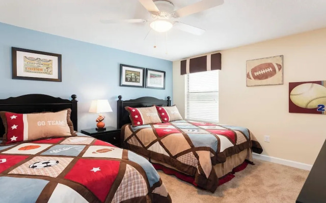 Opulent Villa, 10 Min to Disney, Pool & Spa