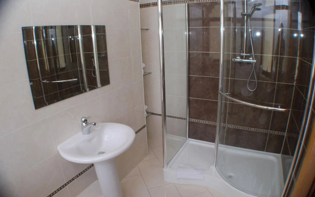 Leitrim Marina Hotel