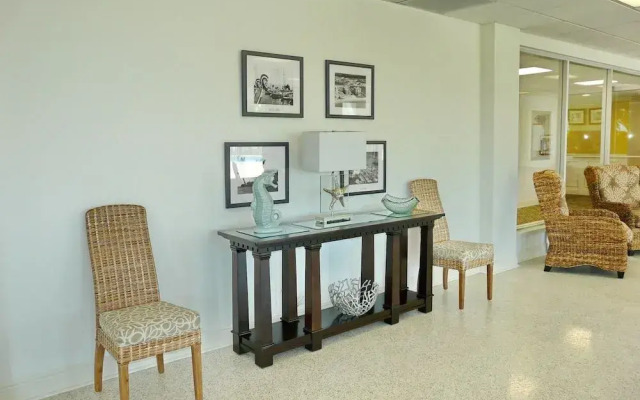 Bungalow-style Beachfront Condo With Pool