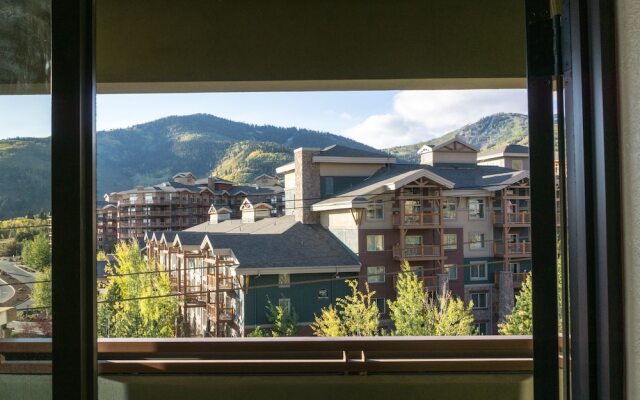 Newly updated in Canyons Village Next to Slopes by RedAwning