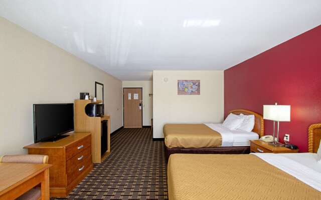 Econo Lodge Inn & Suites