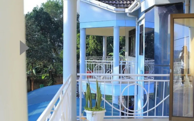 J&L Safari Suites