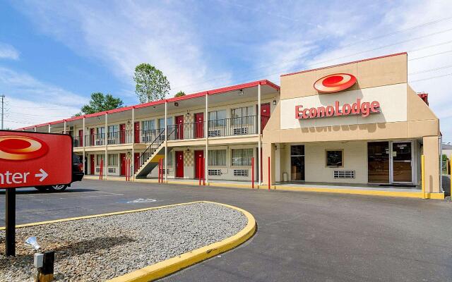 Econo Lodge North