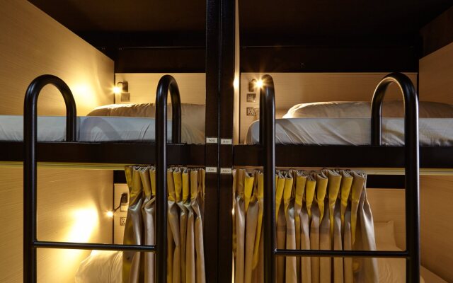 Youth Hostel Zhanqian here and there