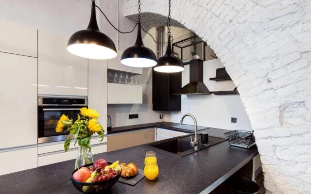 #stayhere - Unique Spacious & Modern 2BDR Upscale Neighbourhood
