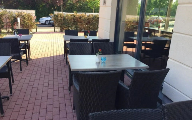 Lamex-Inn Hotel & Restaurant