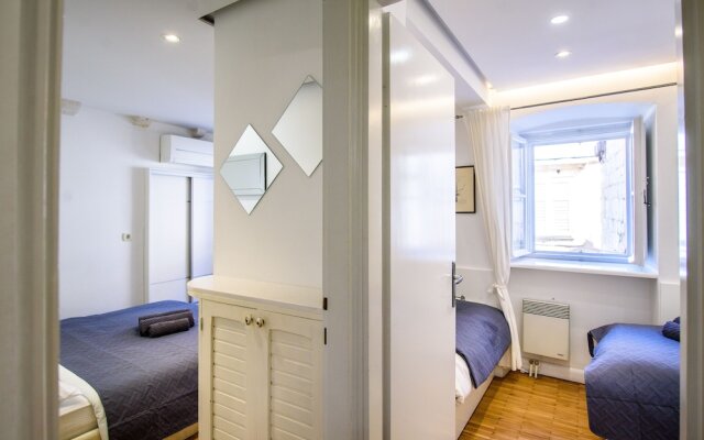 Luan Old Town apartment by DuHomes