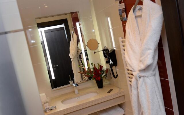 Kyriad Prestige Lyon Est - Saint Priest Eurexpo Hotel and Spa
